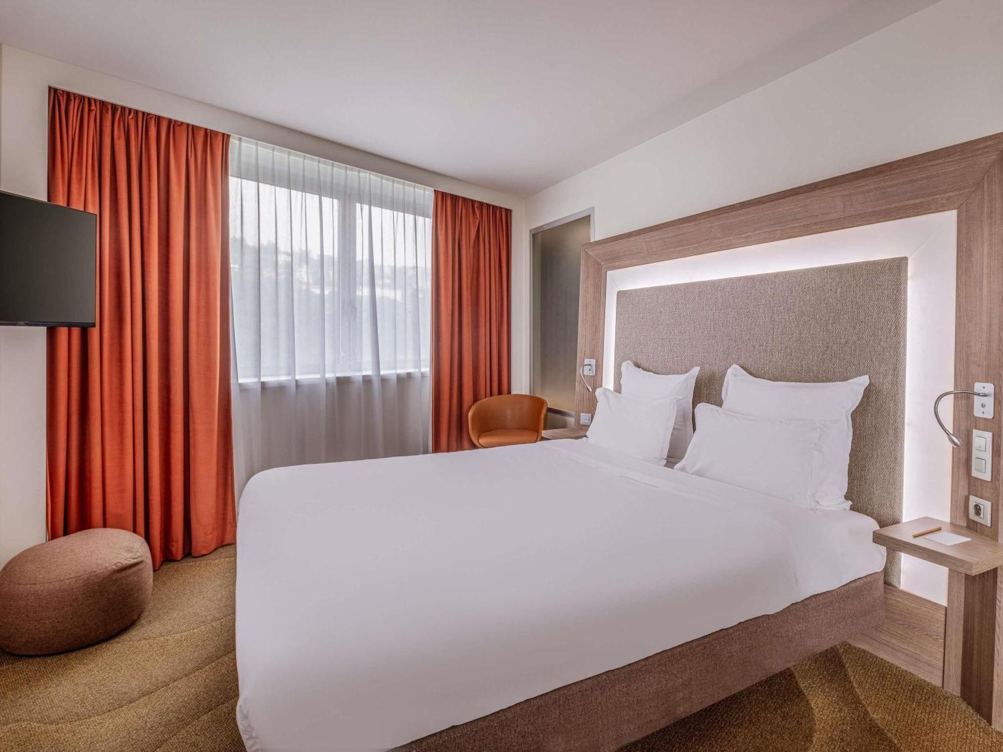 Suite Double Bed Double Sofa